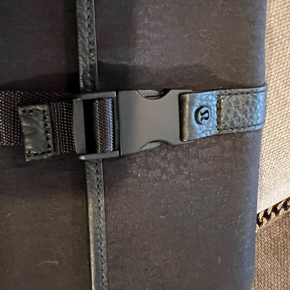 Lululeman Large Travel Clutch - Picture 8 of 16